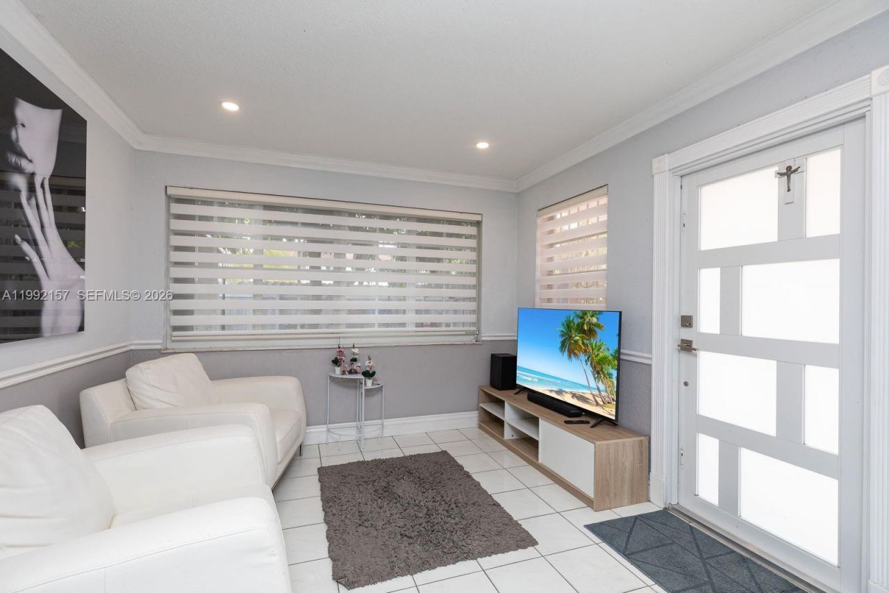 1261 W 43rd Pl, Hialeah, FL 33012 Photo