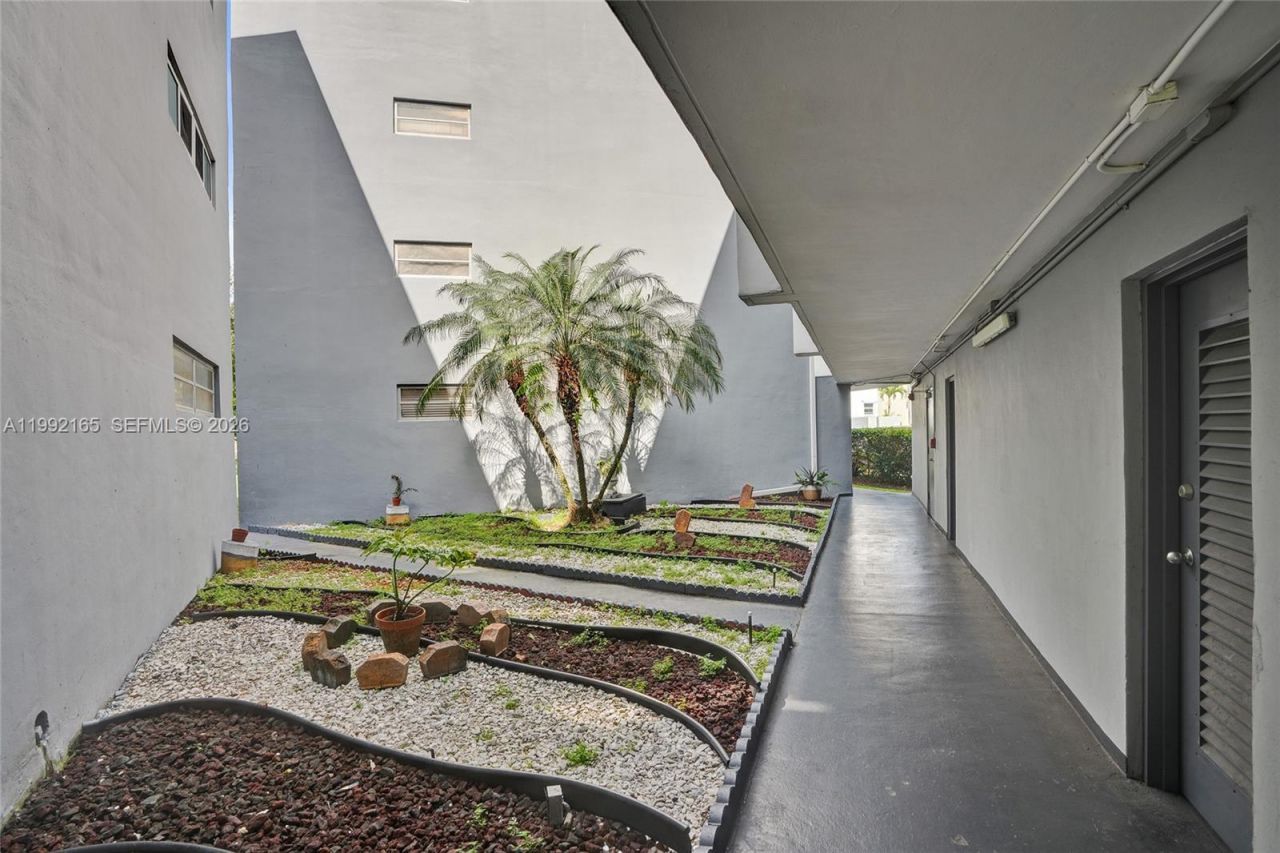 1601 NE 191 St , Unit B112, Miami, FL 33179 Photo