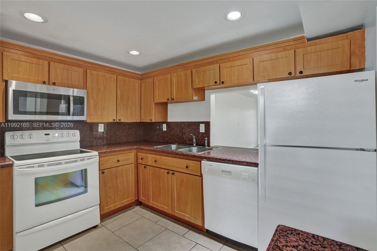 1601 NE 191 St , Unit B112, Miami, FL 33179 Photo