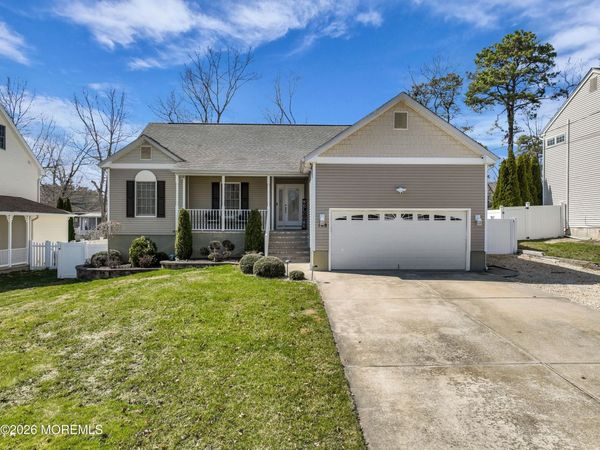 108 Bark Road, Manahawkin, NJ 08050