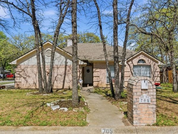 705 Oak Park Drive, Azle, TX 76020
