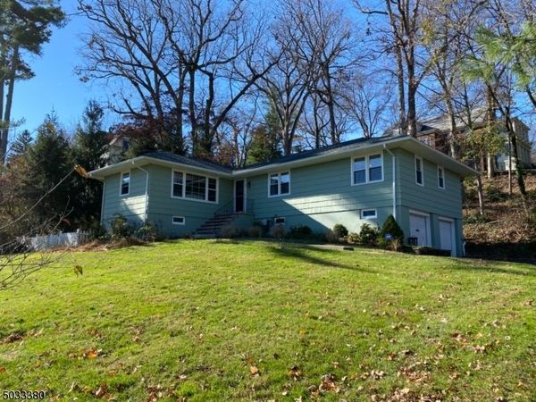 28 Edgehill Ave, Chatham, NJ 07928