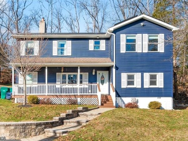 920 W Walnut Dr, Stillwater, NJ 07860