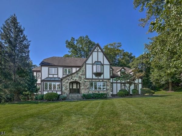 16 Manor Dr, Morris, NJ 07960