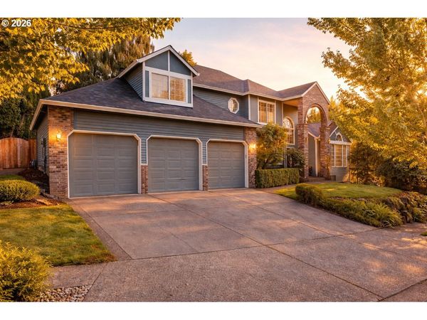 2250 RIVER HEIGHTS CIR, West Linn, OR 97068