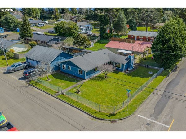 2713 OAK ST, North Bend, OR 97459