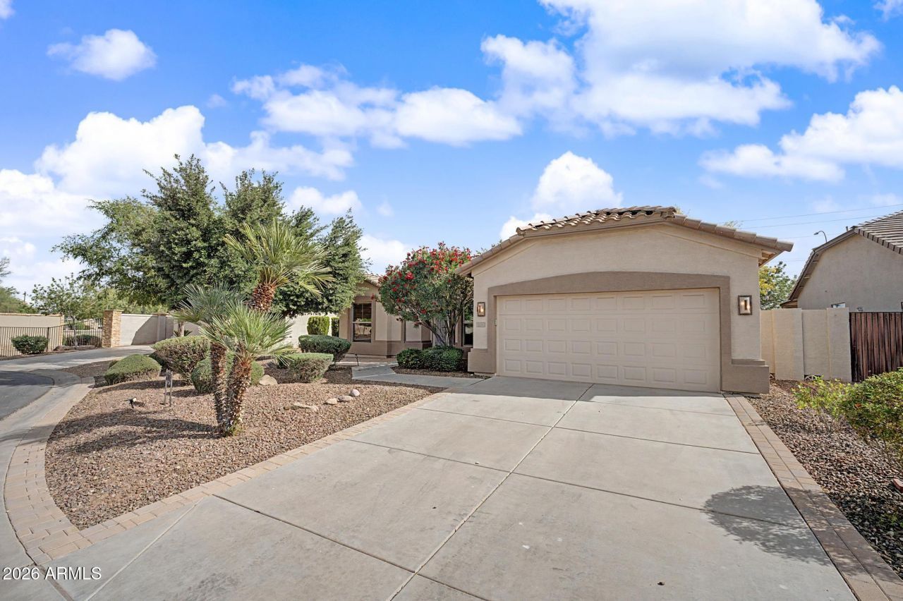 3211 E Gleneagle Drive, Chandler, AZ 85249 Main Photo