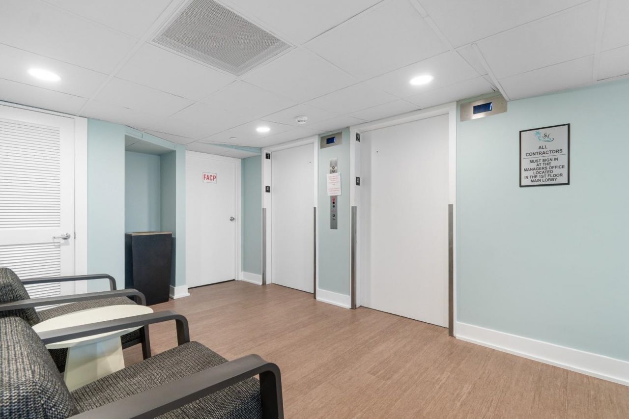 9820 Queensway Blvd.  Photo 35