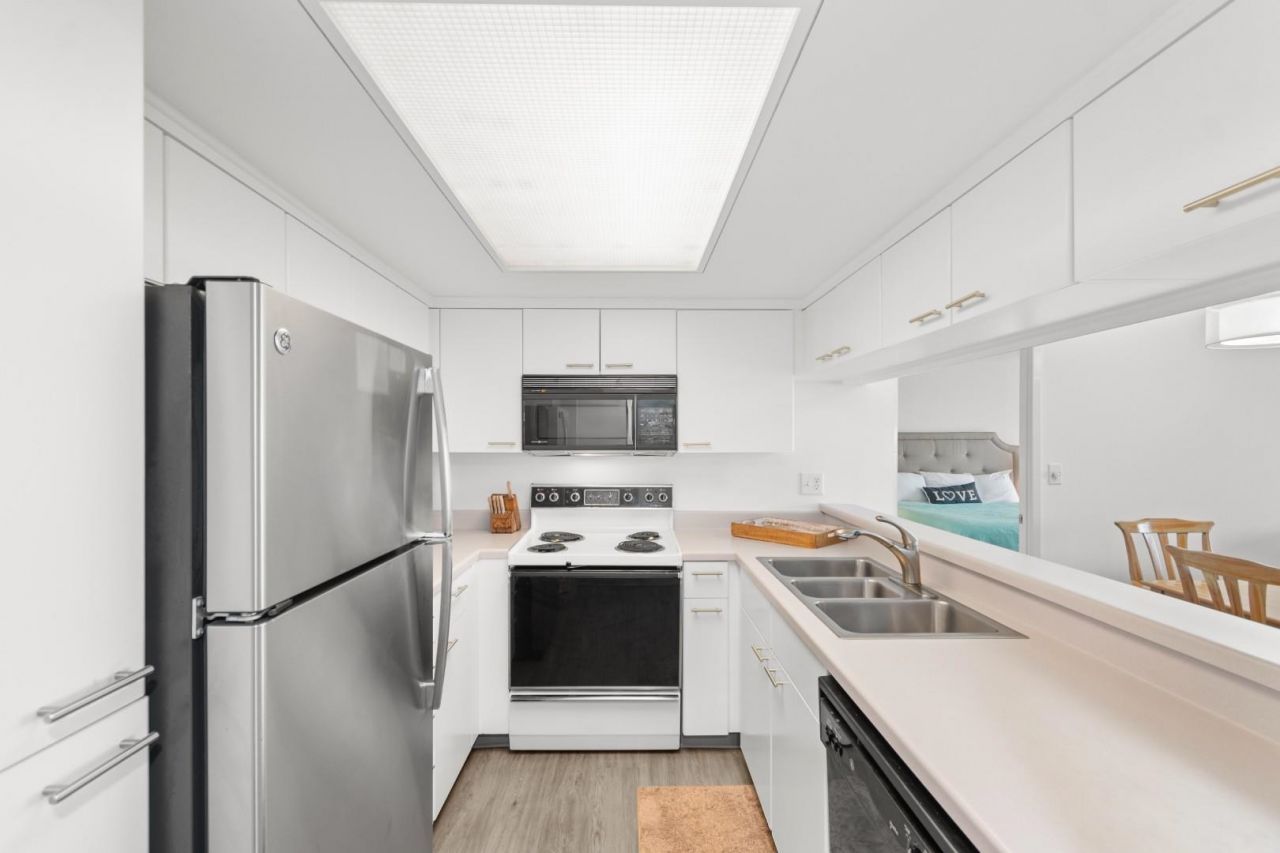 9820 Queensway Blvd.  Photo 4