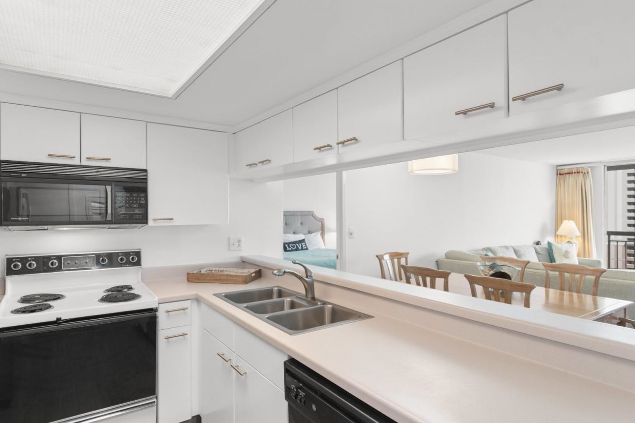 9820 Queensway Blvd.  Photo 6