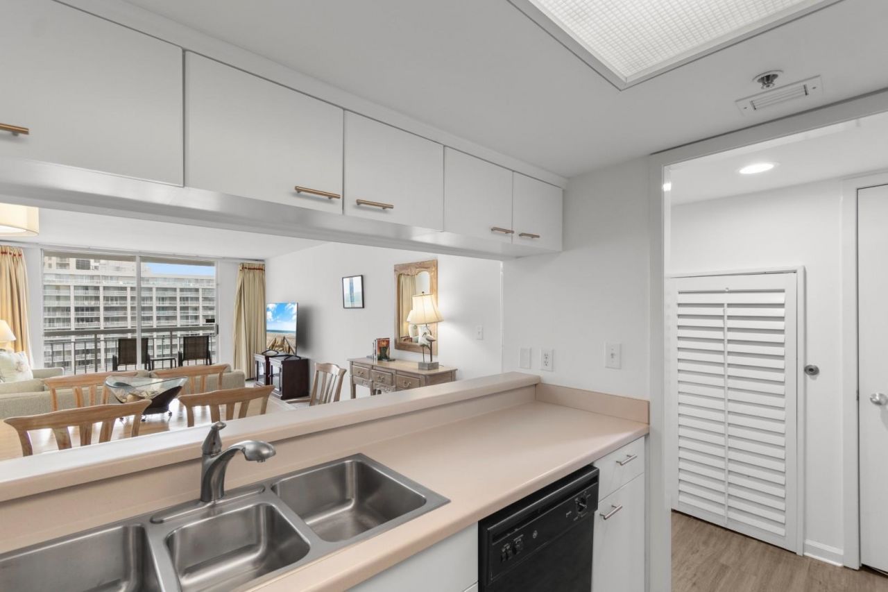 9820 Queensway Blvd.  Photo 7