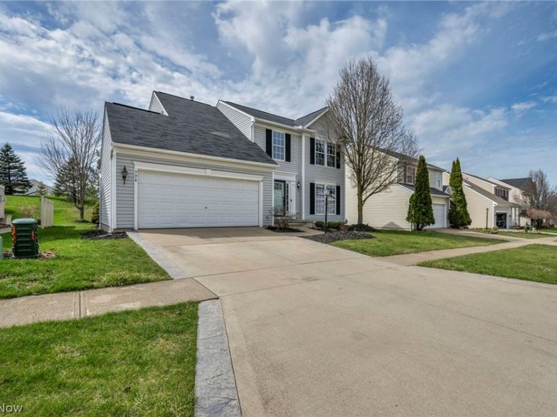 998 Woodfield Lane , Brunswick, OH 44212 Photo 3