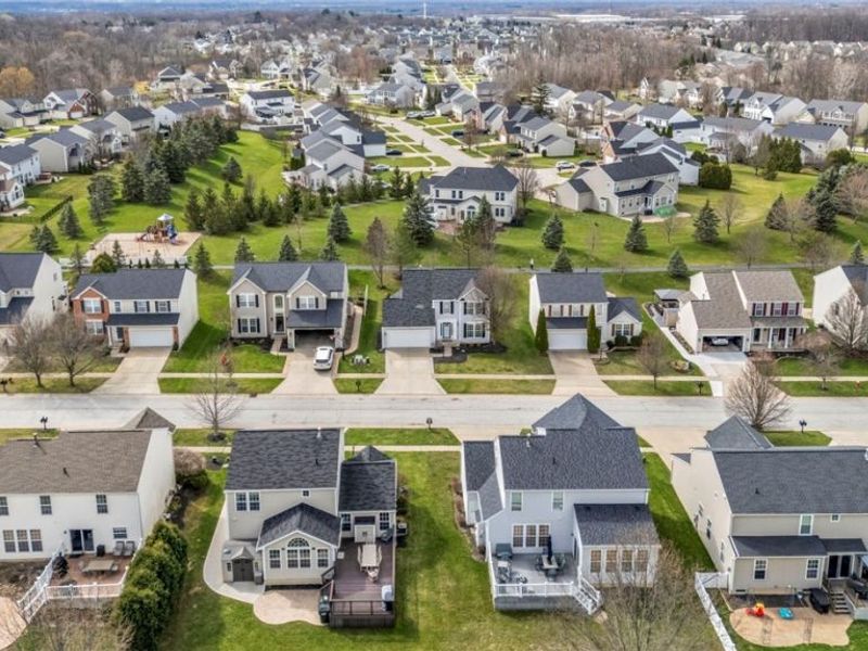 998 Woodfield Lane , Brunswick, OH 44212 Photo 9