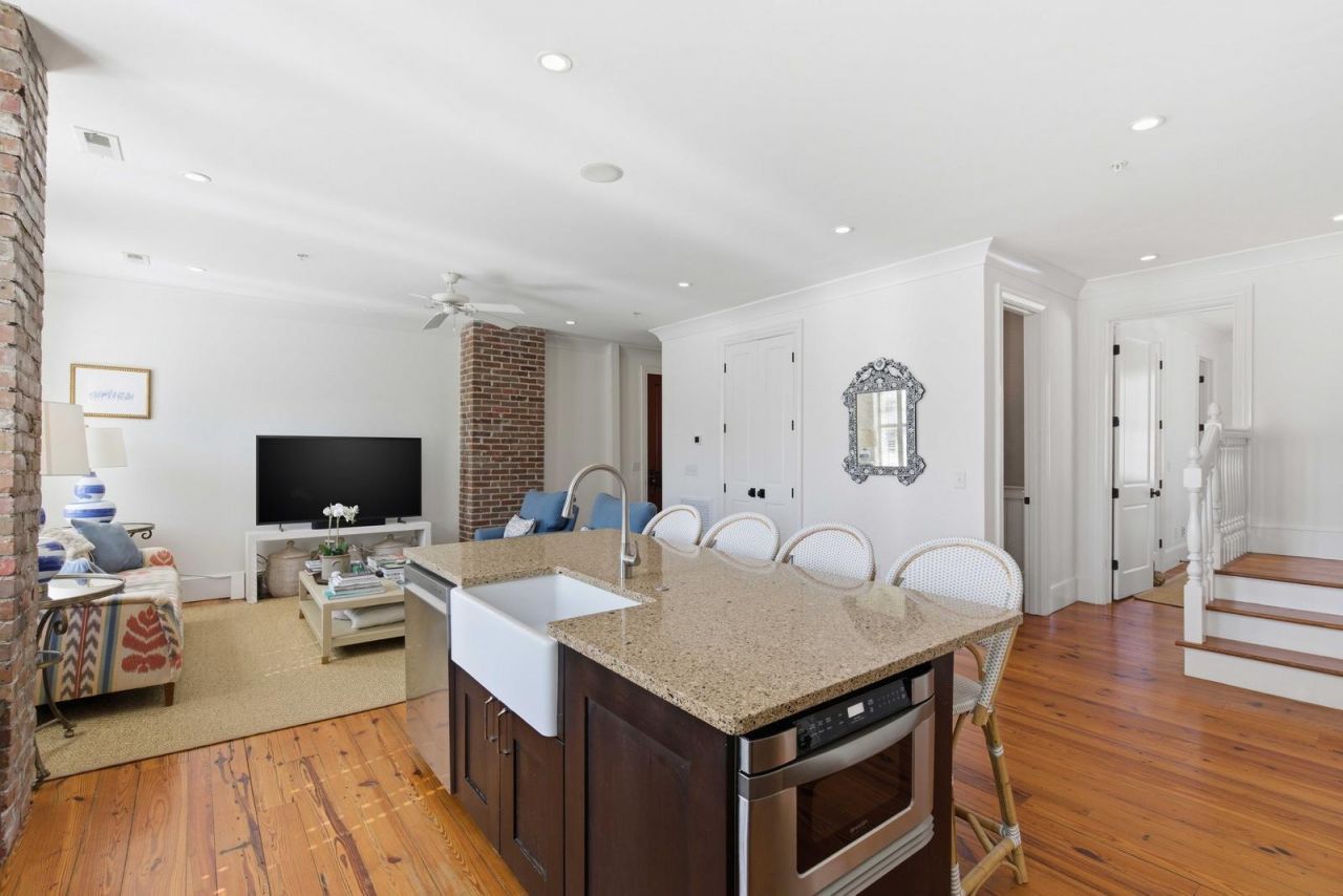 218 Venning Street Photo 11