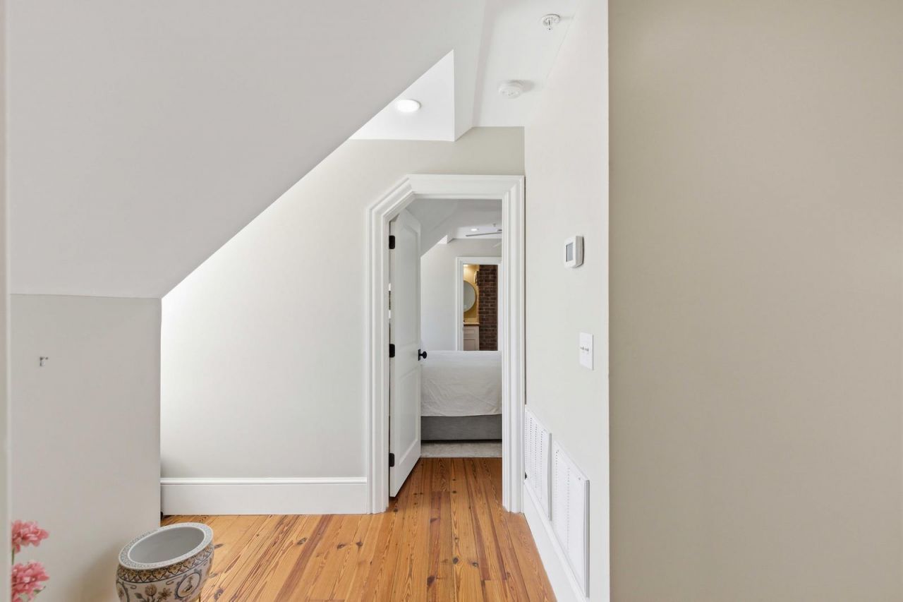 218 Venning Street Photo 31