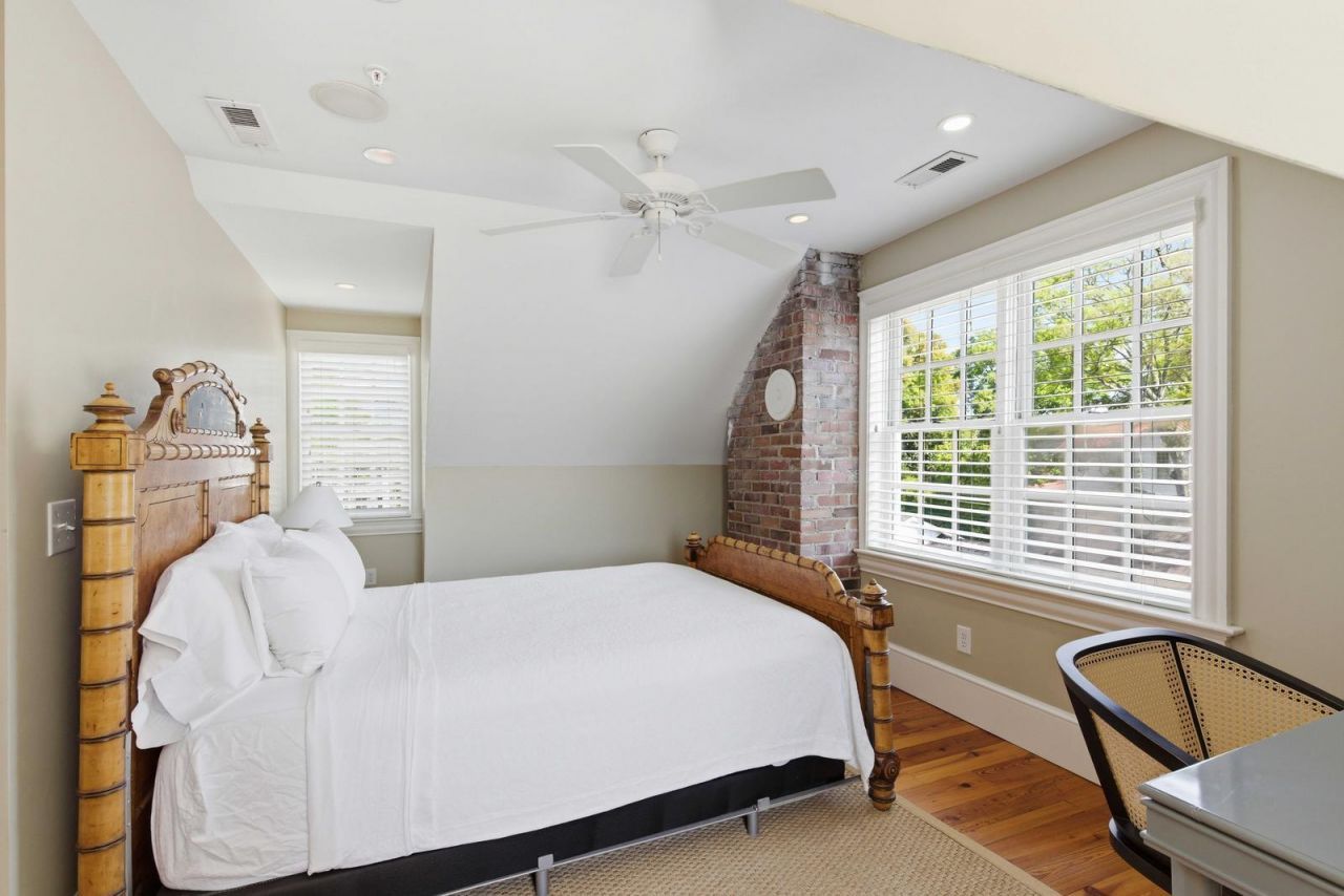 218 Venning Street Photo 39