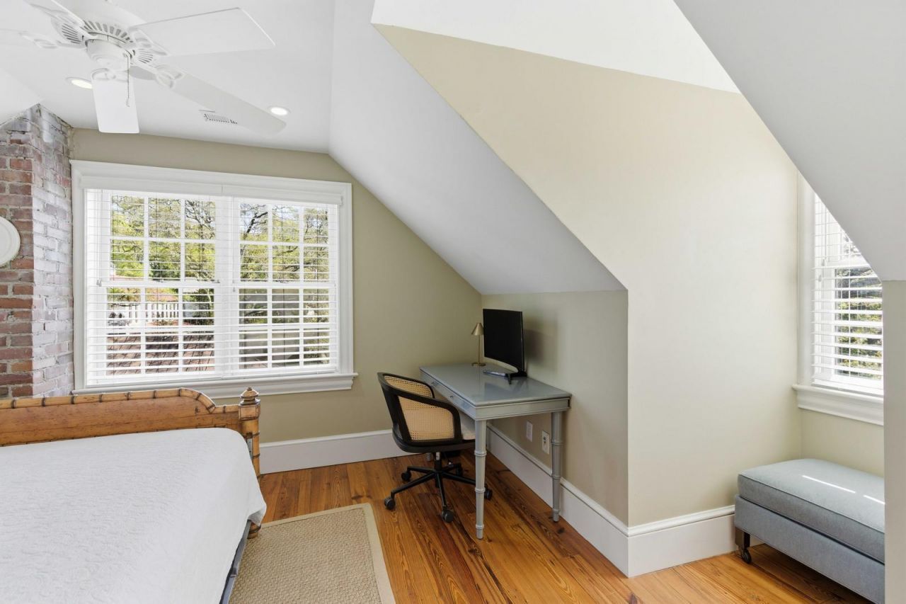 218 Venning Street Photo 40