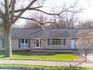 1930 Saint Clair Drive, Pekin, IL 61554