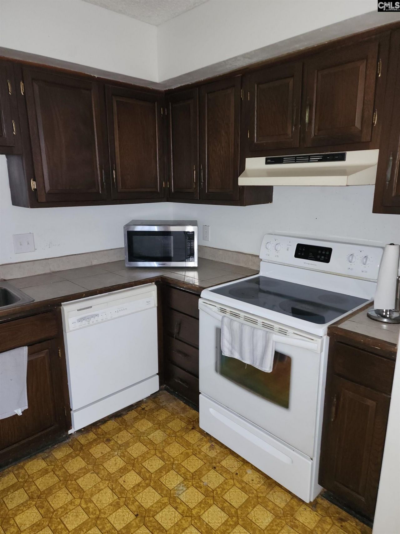 4724 Leaf Crest Court Photo 4