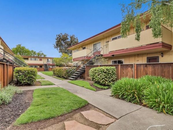 3049 Los Prados Street, Unit 223, San Mateo, CA 94403