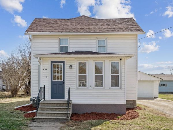 435 5TH ST, Jesup, IA 50648