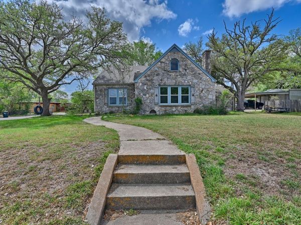 1284 E Hempstead ST , Giddings, TX 78942