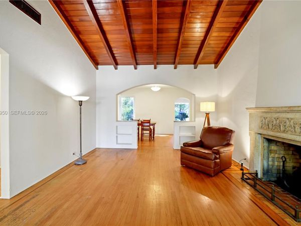 720 NE 75th St, Miami, FL 33138