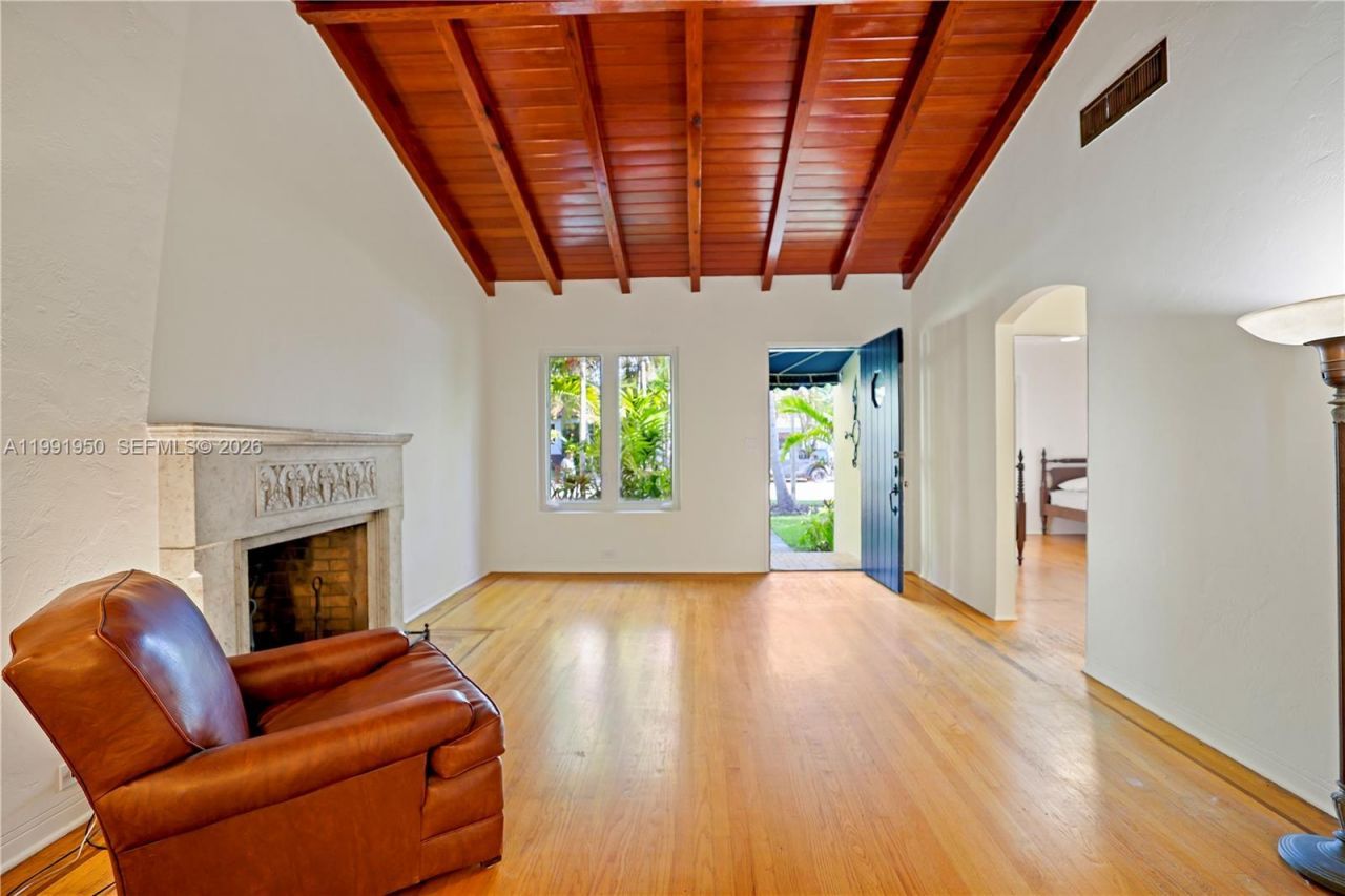 720 NE 75th St, Miami, FL 33138 Photo