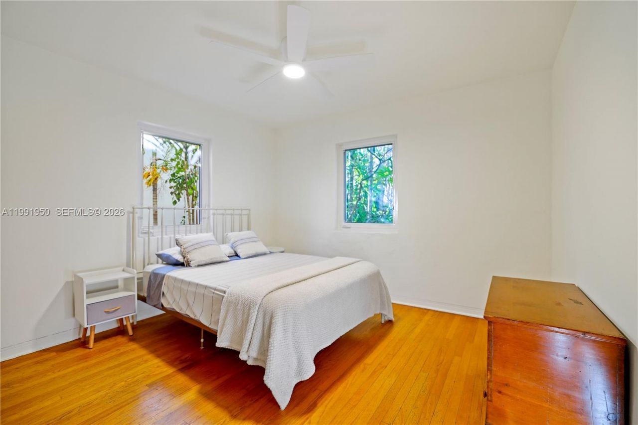 720 NE 75th St, Miami, FL 33138 Photo