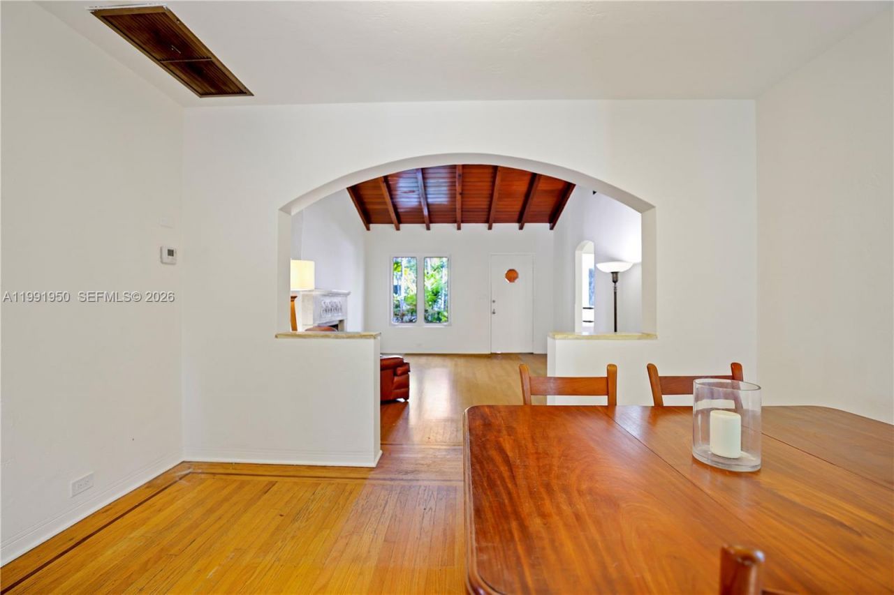 720 NE 75th St, Miami, FL 33138 Photo