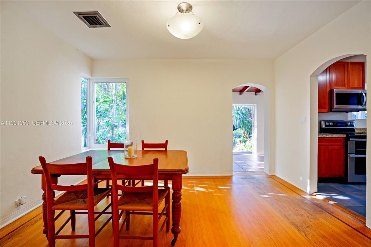 720 NE 75th St, Miami, FL 33138 Photo