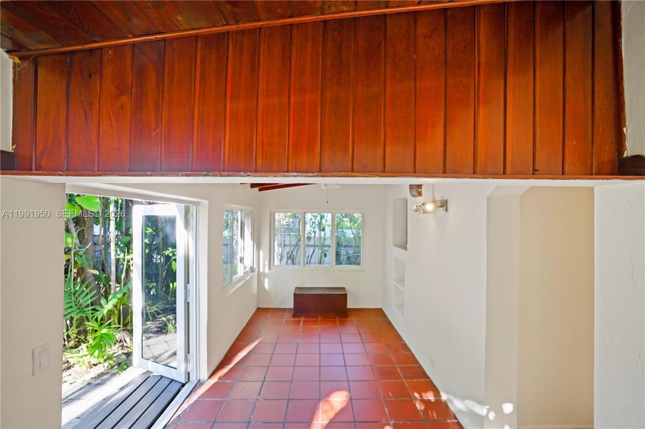 720 NE 75th St, Miami, FL 33138 Photo