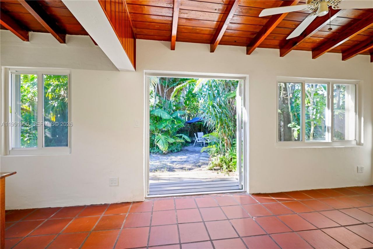 720 NE 75th St, Miami, FL 33138 Photo