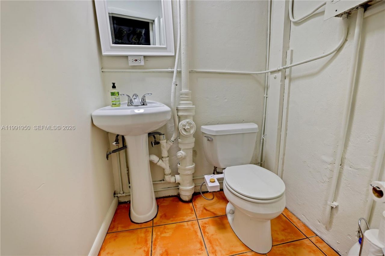 720 NE 75th St, Miami, FL 33138 Photo