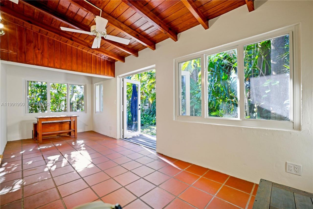 720 NE 75th St, Miami, FL 33138 Photo