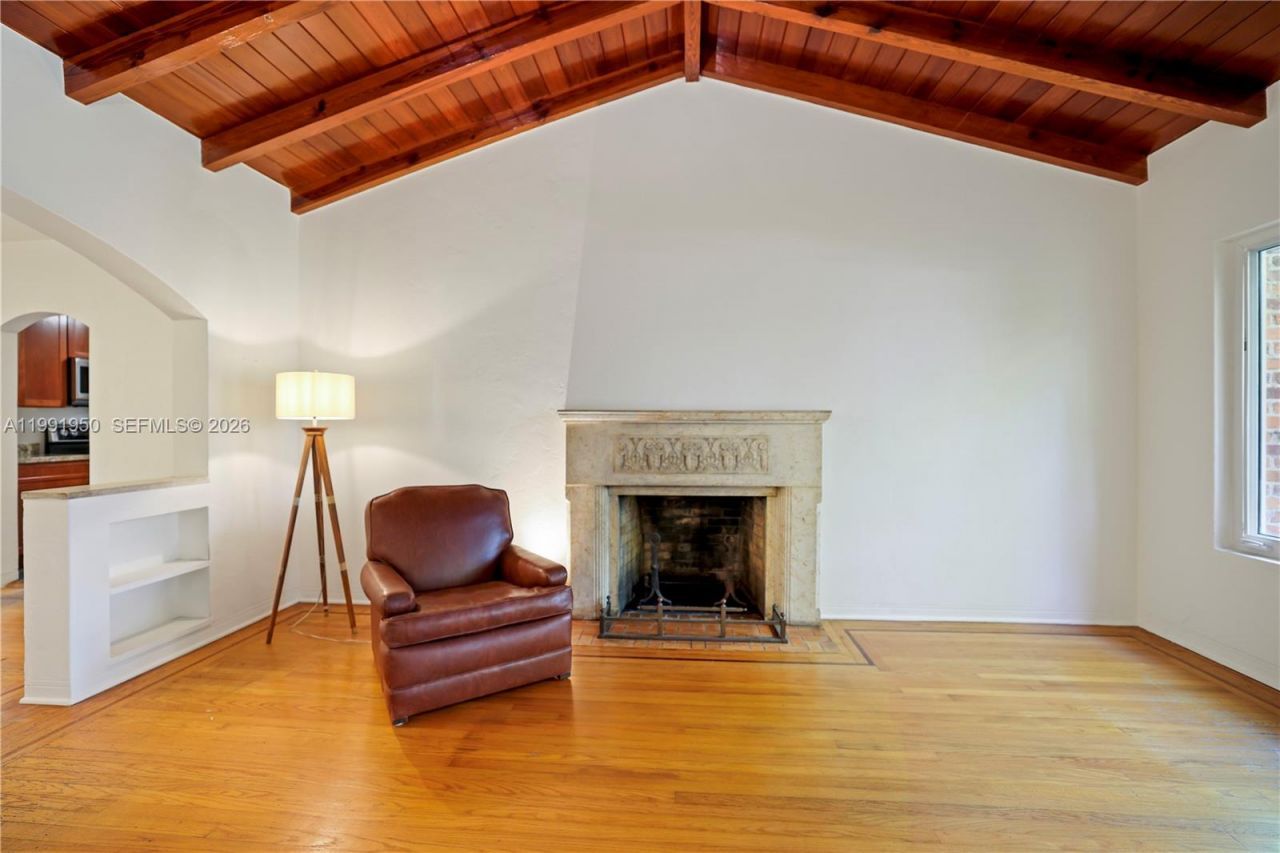 720 NE 75th St, Miami, FL 33138 Photo