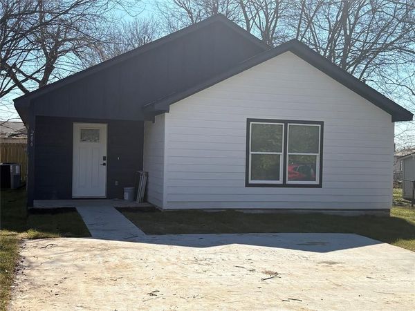 206 Landers, Mineola, TX 75773