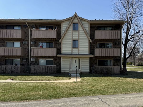 1 Cedar Court , Unit 4, Vernon Hills, IL 60061
