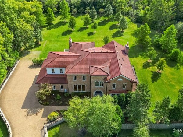 27 W Onwentsia Road, Lake Forest, IL 60045