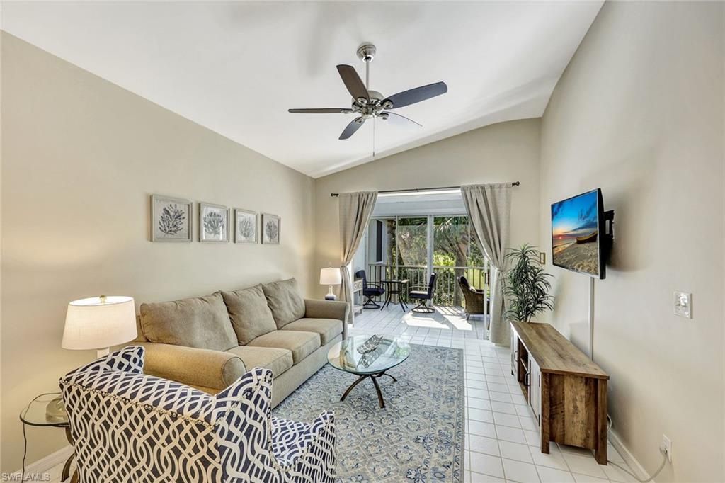 8228 Twelve Oaks Cir, Unit 323, Naples, FL 34113 Photo
