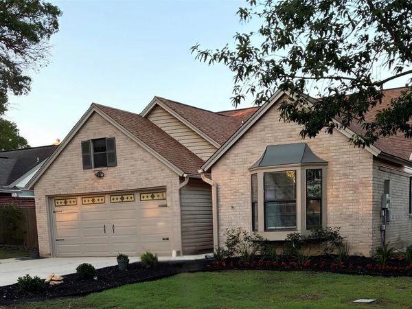 305 Hornbean LN, Cibolo, TX 78108