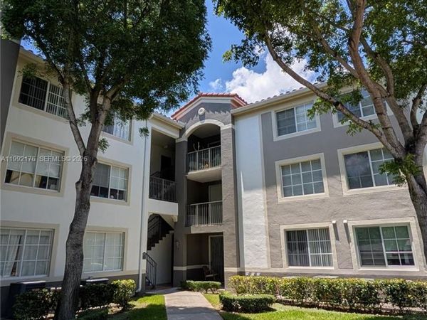 6831 SW 44th St, Unit 203, Miami, FL 33155