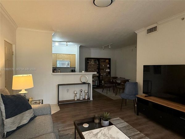 6831 SW 44th St, Unit 203, Miami, FL 33155