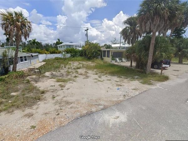 270 Fairweather LN, FORT MYERS BEACH, FL 33931