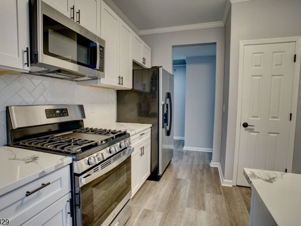 15 Conover Ter, Lebanon, NJ 08833