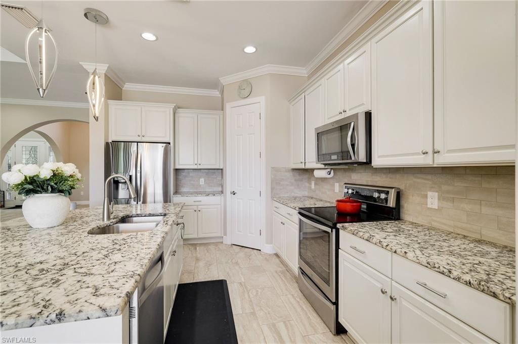 10085 Avalon Lake Cir, Fort Myers, FL 33913 Photo