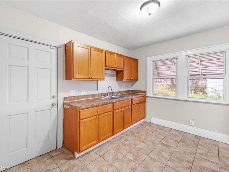 1719 Wayside Road, Cleveland, OH 44112 Photo 17