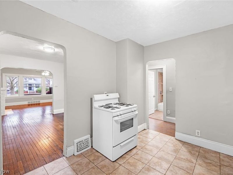 1719 Wayside Road, Cleveland, OH 44112 Photo 19