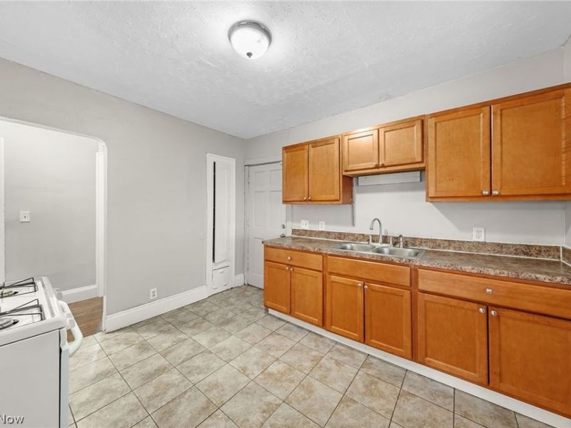 1719 Wayside Road, Cleveland, OH 44112 Photo 20