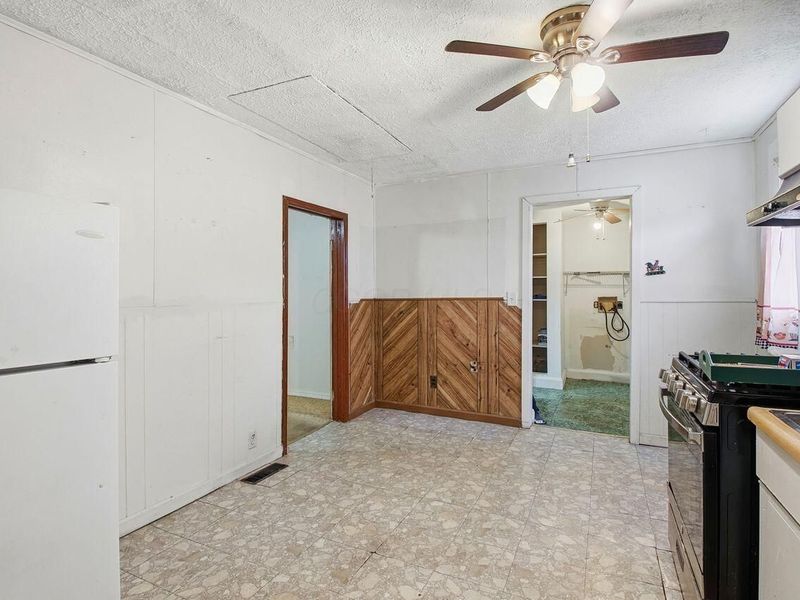 1082 Whitethorne Avenue , Columbus, OH 43223 Photo 6